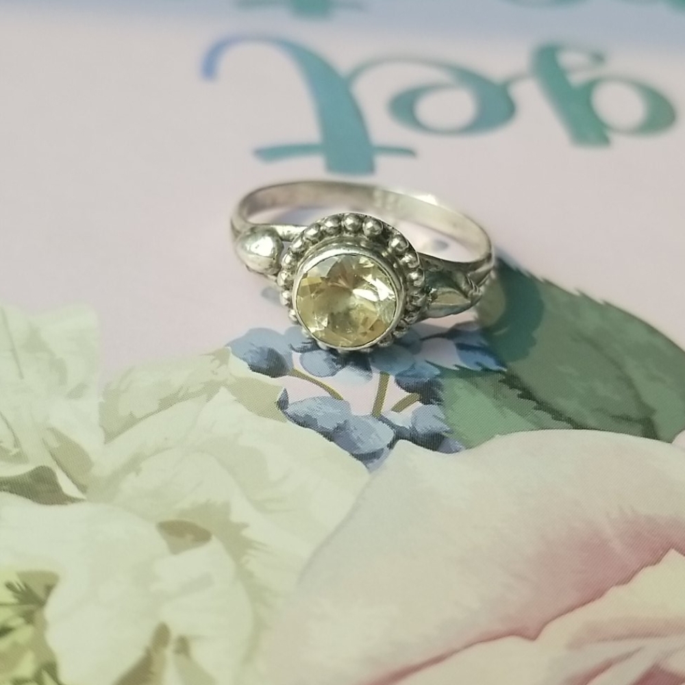 Silver ring. - Picture 2 of 4